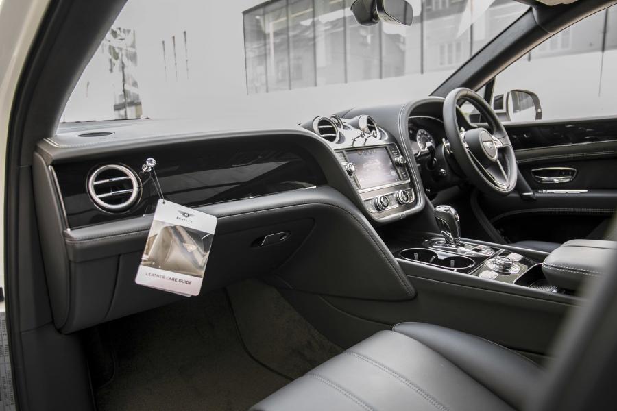Интерьер Bentley Bentayga GTX 4x4 by ONYX Concept 2018 года  (фото 15 из 31)